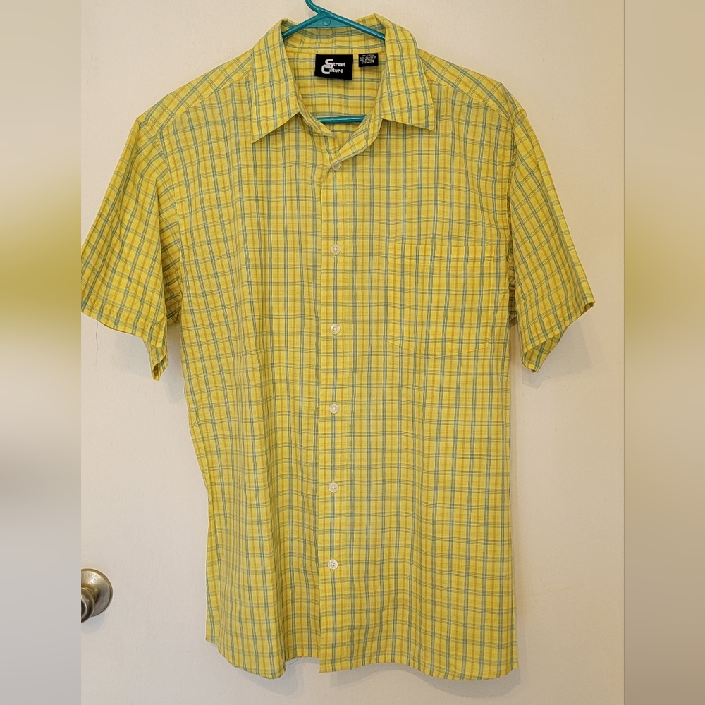 Men's Street Culture Button Front Shirt Size Medium